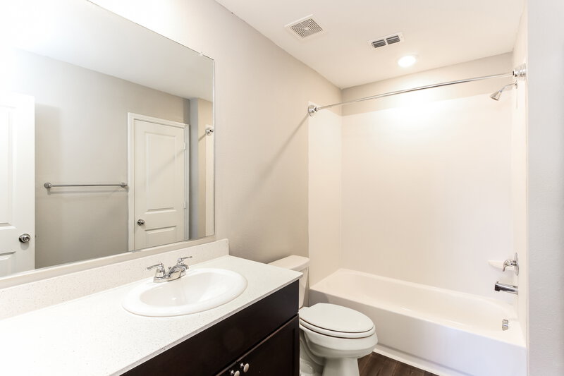 1,955/Mo, 5826 Grindstone Dr Forney, TX 75126 Main Bathroom View