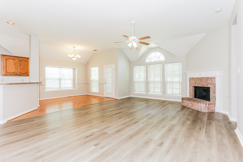 2,275/Mo, 1407 Oxford Dr Mansfield, TX 76063 Living Room View