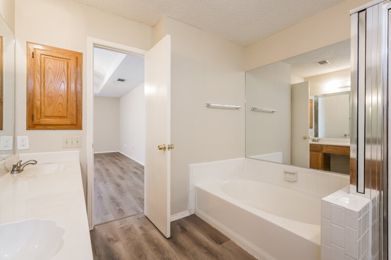 3,290/Mo, 7108 Brookdale Ct Watauga, TX 76148 Main Bathroom View 2