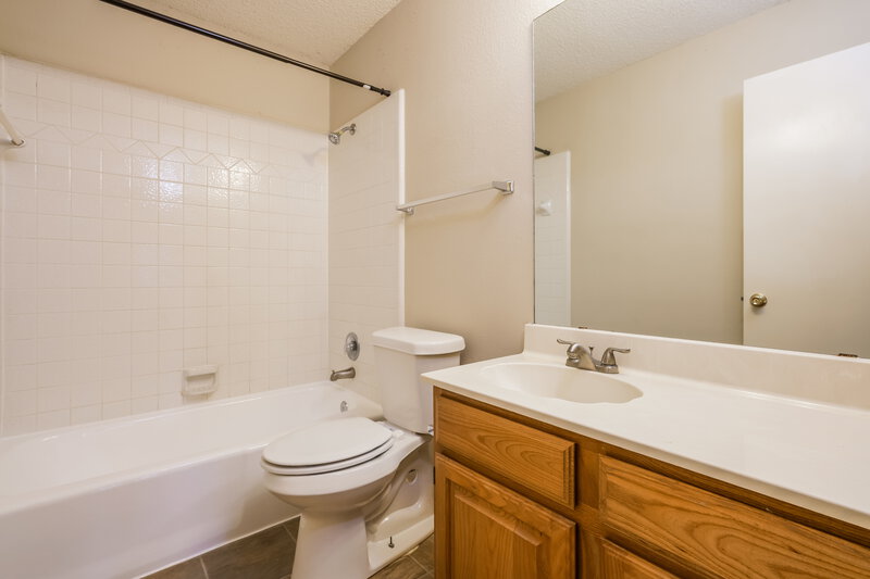 3,290/Mo, 7108 Brookdale Ct Watauga, TX 76148 Bathroom View