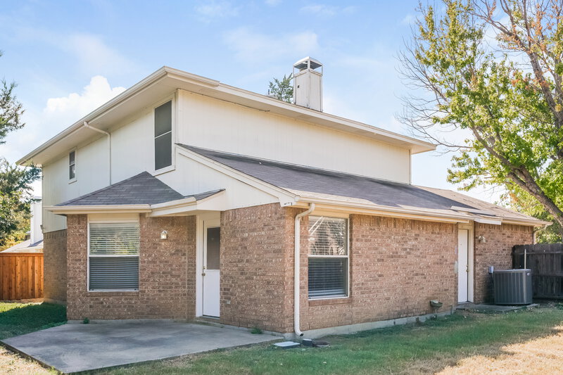 3,290/Mo, 7108 Brookdale Ct Watauga, TX 76148 Rear View
