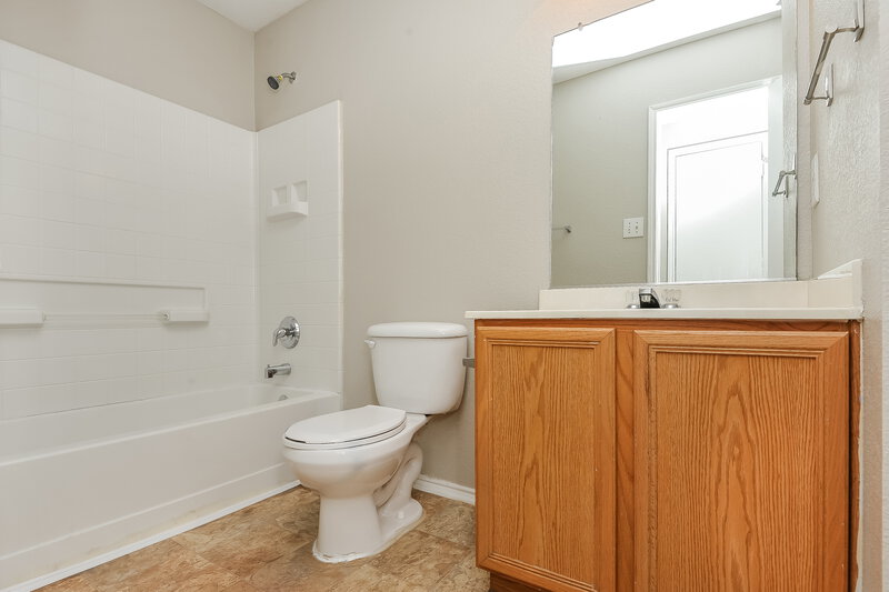 2,555/Mo, 6601 Meadow Way Ln Fort Worth, TX 76179 Bathroom View