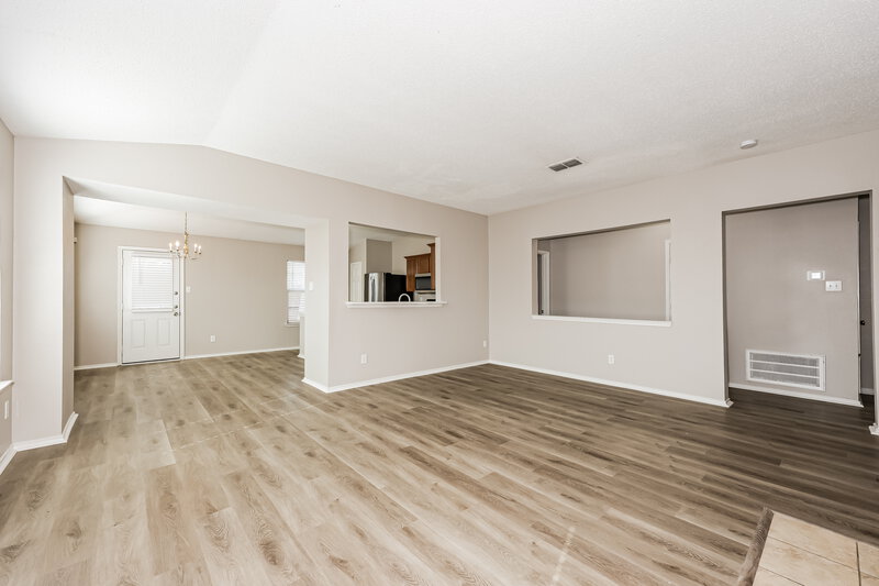 2,015/Mo, 2536 Buffalo Run Burleson, TX 76028 Living Room View 2