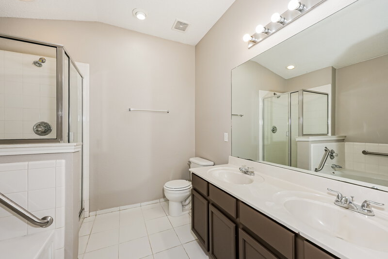 2,015/Mo, 2536 Buffalo Run Burleson, TX 76028 Main Bathroom View