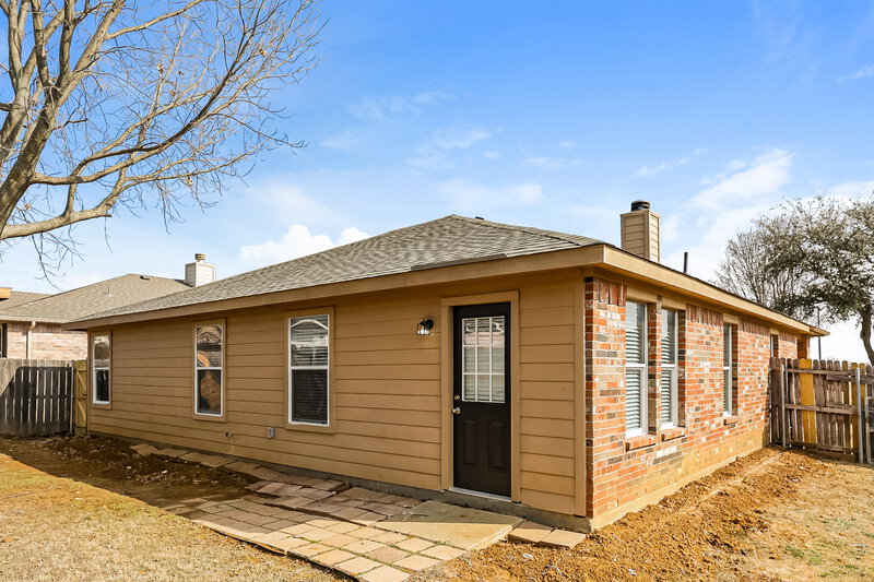 2,015/Mo, 2536 Buffalo Run Burleson, TX 76028 Rear View