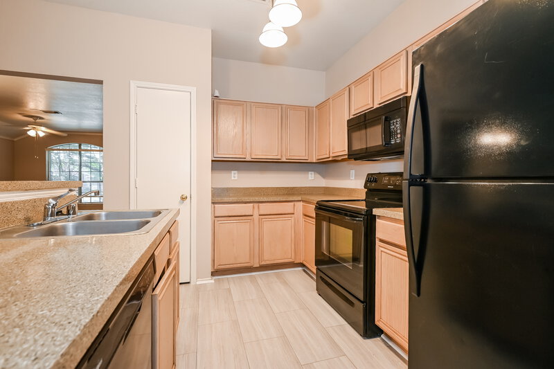 2,050/Mo, 714 Catalina Dr Lancaster, TX 75146 Kitchen View