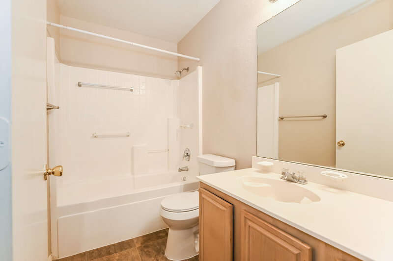2,050/Mo, 714 Catalina Dr Lancaster, TX 75146 Bathroom View