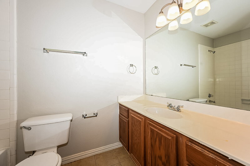 2,385/Mo, 2701 Hyacinth Dr Mesquite, TX 75181 Bathroom View
