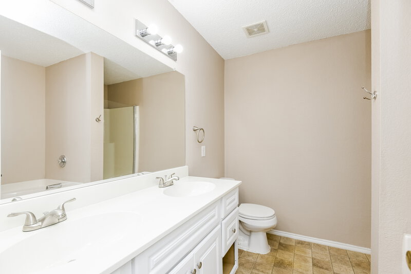 1,930/Mo, 4008 Golden Horn Ln Fort Worth, TX 76123 Main Bathroom View