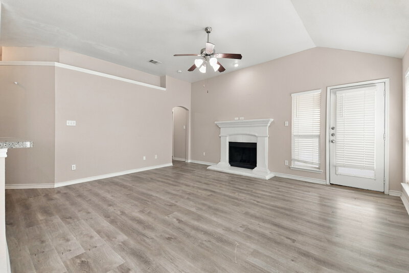 2,505/Mo, 129 Oriole Dr Anna, TX 75409 Living Room View 4