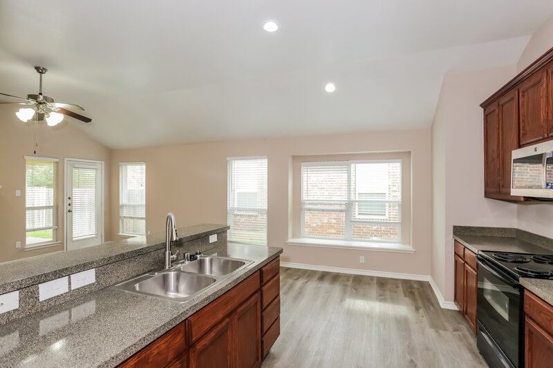 2,155/Mo, 129 Oriole Dr Anna, TX 75409 Kitchen View 3