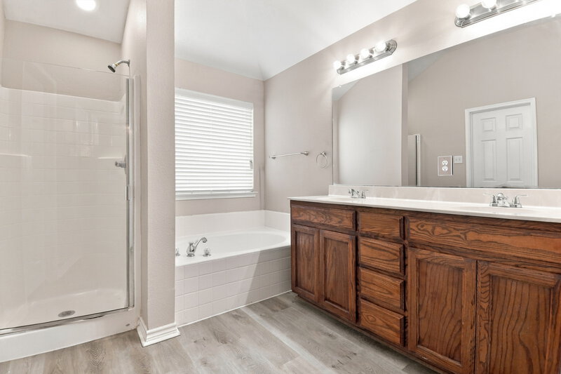 2,505/Mo, 129 Oriole Dr Anna, TX 75409 Primary Bathroom View