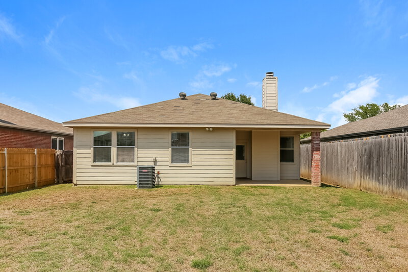 1,625/Mo, 1008 Buffalo Springs Dr Fort Worth, TX 76140 Rear View