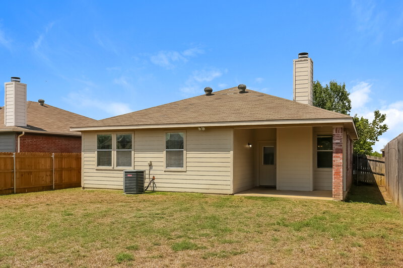 1,625/Mo, 1008 Buffalo Springs Dr Fort Worth, TX 76140 Rear View 2