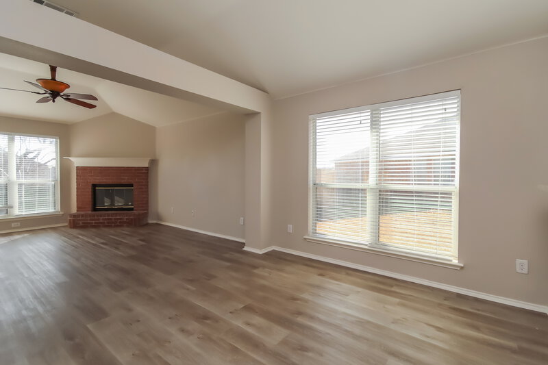 1,950/Mo, 736 Hawthorn Dr Cedar Hill, TX 75104 Living Room View 2