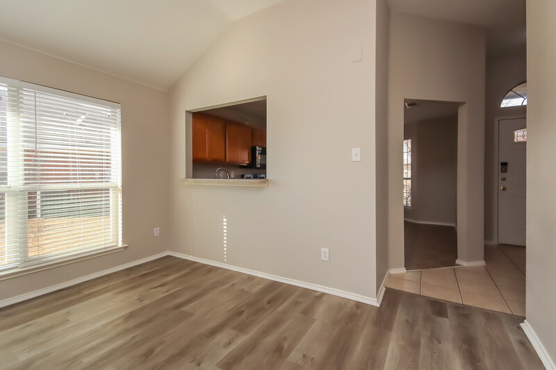 1,950/Mo, 736 Hawthorn Dr Cedar Hill, TX 75104 Living Room View 3