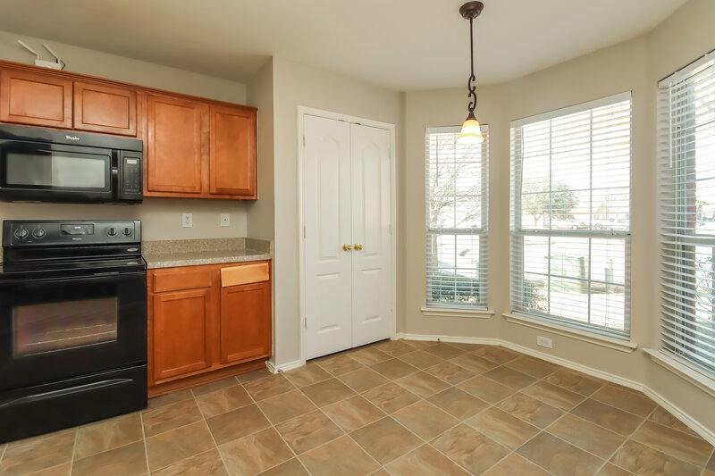 1,950/Mo, 736 Hawthorn Dr Cedar Hill, TX 75104 Kitchen View