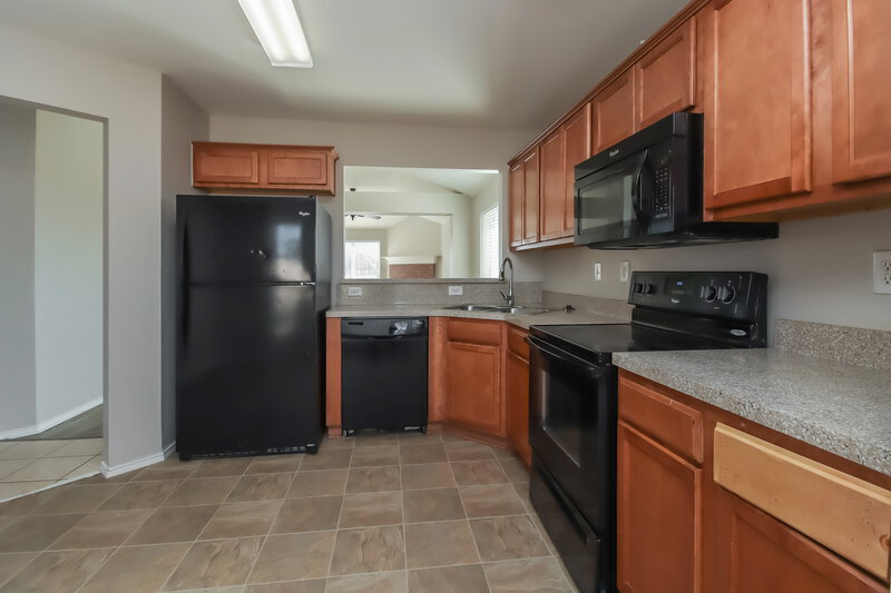 1,950/Mo, 736 Hawthorn Dr Cedar Hill, TX 75104 Kitchen View 3