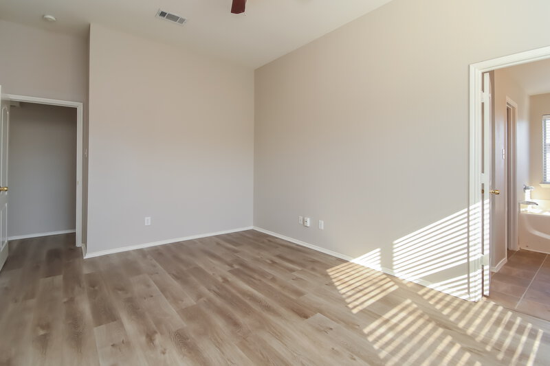 1,950/Mo, 736 Hawthorn Dr Cedar Hill, TX 75104 Main Bedroom View