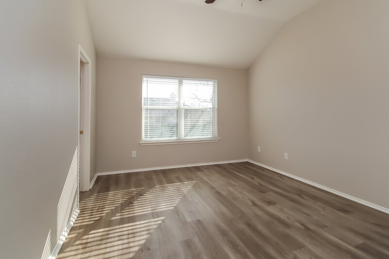 1,950/Mo, 736 Hawthorn Dr Cedar Hill, TX 75104 Main Bedroom View 2