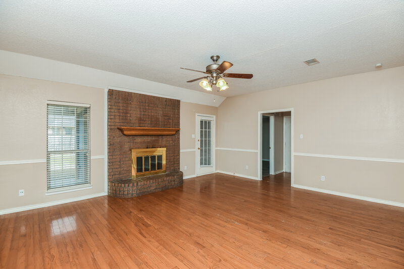2,065/Mo, 121 Downwood Dr Burleson, TX 76028 Living Room View