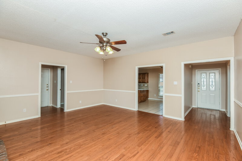 2,065/Mo, 121 Downwood Dr Burleson, TX 76028 Living Room View 2