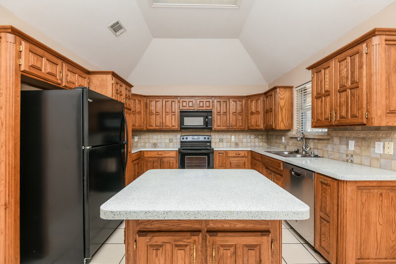 2,065/Mo, 121 Downwood Dr Burleson, TX 76028 Kitchen View 2
