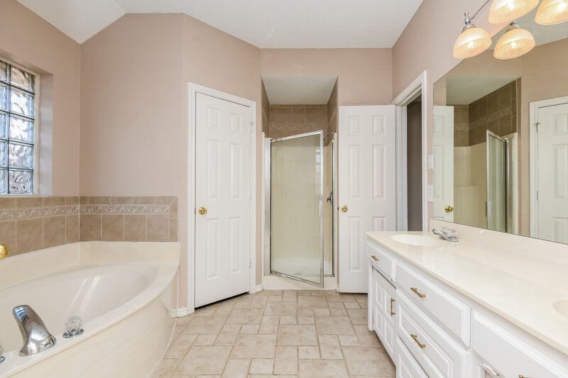 2,065/Mo, 121 Downwood Dr Burleson, TX 76028 Main Bathroom View