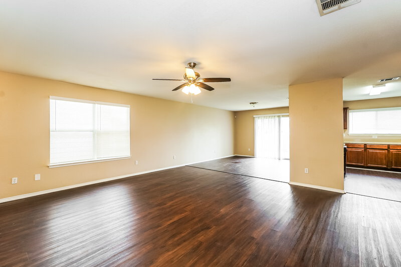 2,000/Mo, 348 Dakota Ridge Dr Fort Worth, TX 76134 Living Room View 2