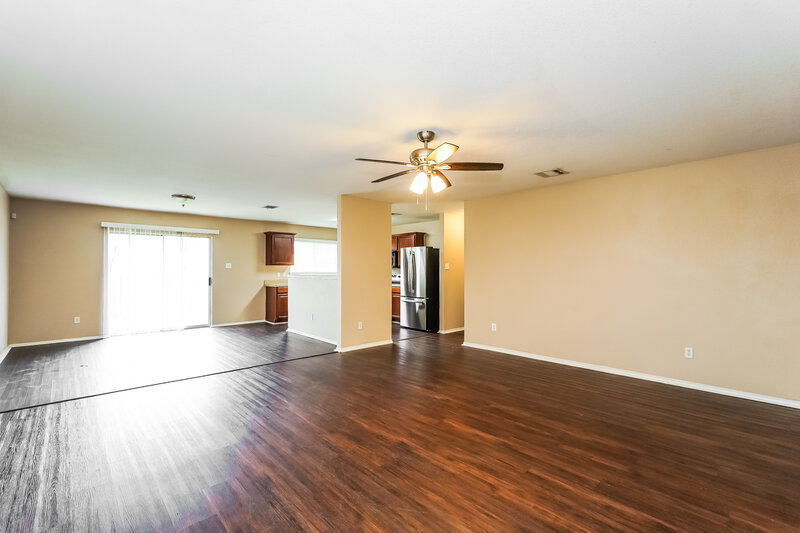 2,000/Mo, 348 Dakota Ridge Dr Fort Worth, TX 76134 Living Room View 3