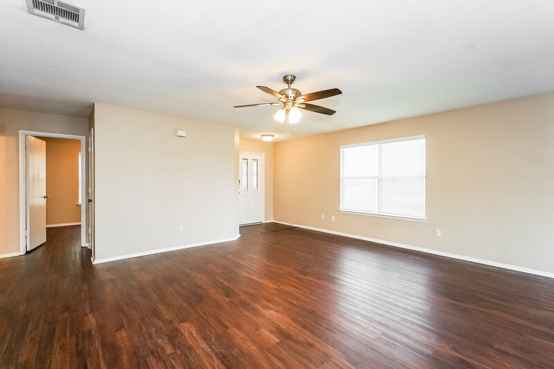 2,000/Mo, 348 Dakota Ridge Dr Fort Worth, TX 76134 Living Room View 4