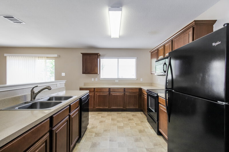 2,095/Mo, 348 Dakota Ridge Dr Fort Worth, TX 76134 Kitchen View 2