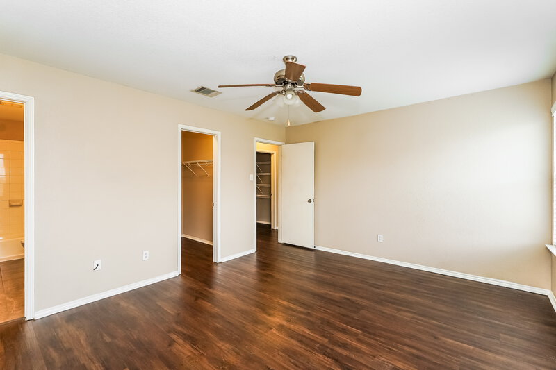 2,000/Mo, 348 Dakota Ridge Dr Fort Worth, TX 76134 Main Bedroom View