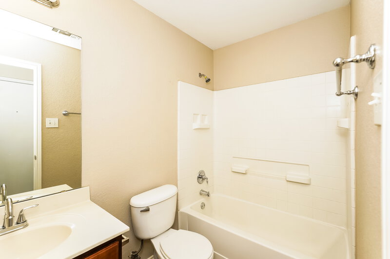 2,000/Mo, 348 Dakota Ridge Dr Fort Worth, TX 76134 Bathroom View