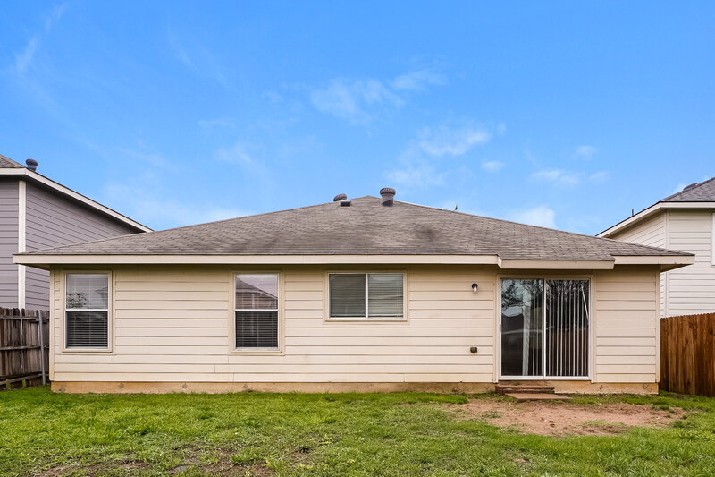 2,000/Mo, 348 Dakota Ridge Dr Fort Worth, TX 76134 Rear View