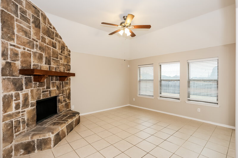 2,445/Mo, 929 Casa Grandes Dr Arlington, TX 76002 Living Room View