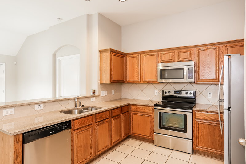 2,445/Mo, 929 Casa Grandes Dr Arlington, TX 76002 Kitchen View 2