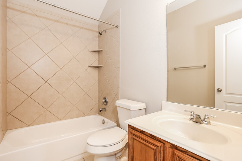 2,445/Mo, 929 Casa Grandes Dr Arlington, TX 76002 Bathroom View