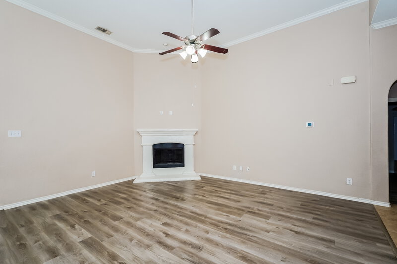 1,880/Mo, 6137 Kristen Dr Fort Worth, TX 76131 Living Room View 3