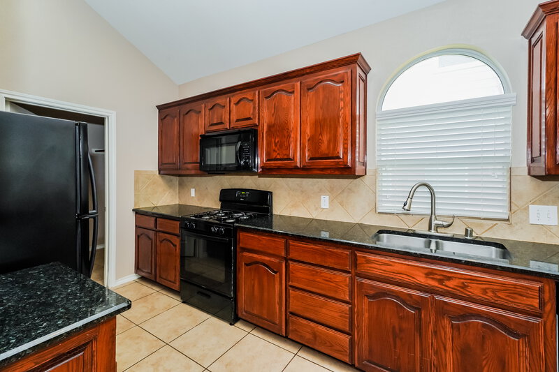 1,880/Mo, 6137 Kristen Dr Fort Worth, TX 76131 Kitchen View 2