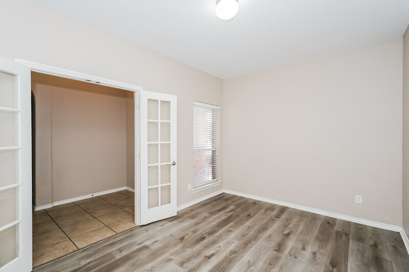 1,880/Mo, 6137 Kristen Dr Fort Worth, TX 76131 Office View