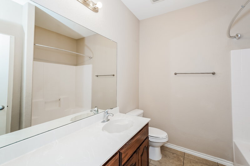 1,880/Mo, 6137 Kristen Dr Fort Worth, TX 76131 Bathroom View