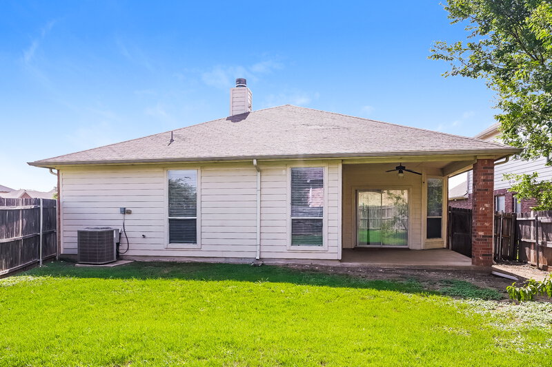 1,880/Mo, 6137 Kristen Dr Fort Worth, TX 76131 Rear View