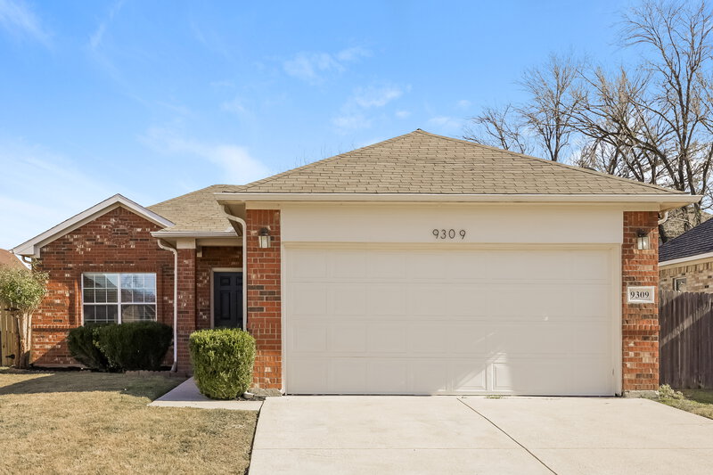 1,855/Mo, 9309 Rhoni Ct Fort Worth, TX 76140 External View
