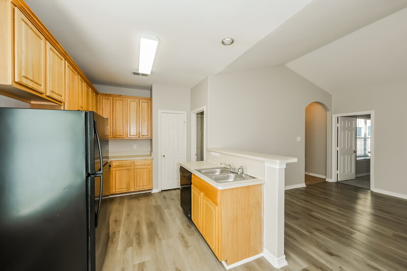1,855/Mo, 9309 Rhoni Ct Fort Worth, TX 76140 Kitchen View 2