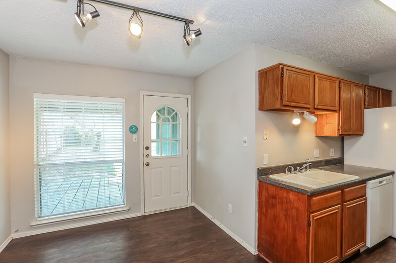 1,895/Mo, 10241 Maria Dr Fort Worth, TX 76108 Dining Room View 2