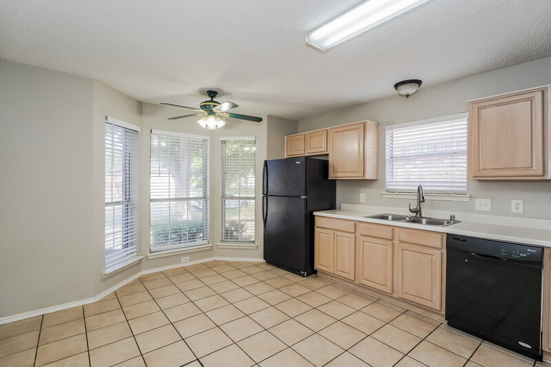 2,230/Mo, 8112 Broken Arrow Rd Fort Worth, TX 76137 Kitchen View