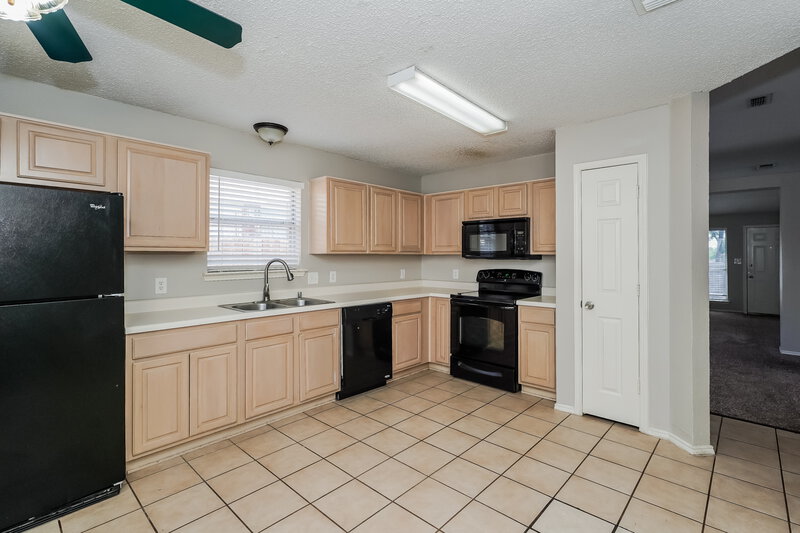 2,230/Mo, 8112 Broken Arrow Rd Fort Worth, TX 76137 Kitchen View 2