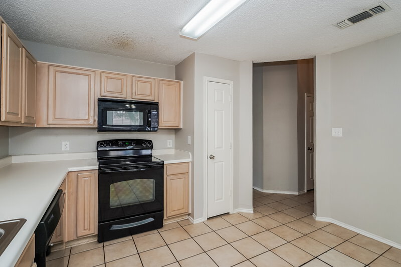 2,230/Mo, 8112 Broken Arrow Rd Fort Worth, TX 76137 Kitchen View 3