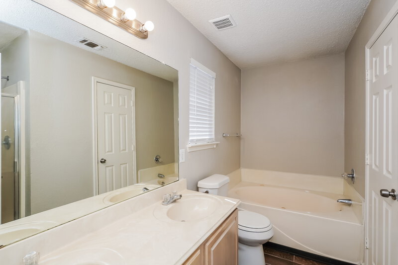 2,230/Mo, 8112 Broken Arrow Rd Fort Worth, TX 76137 Main Bathroom View